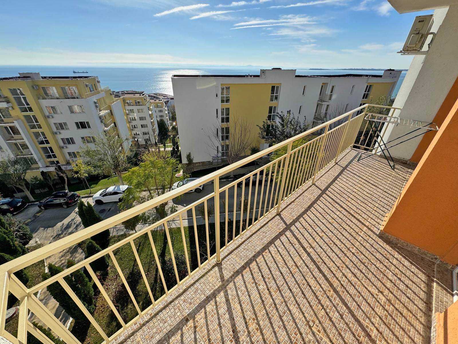 Тристаен апартамент с гледка към морето в к-с Империал Форт Клуб