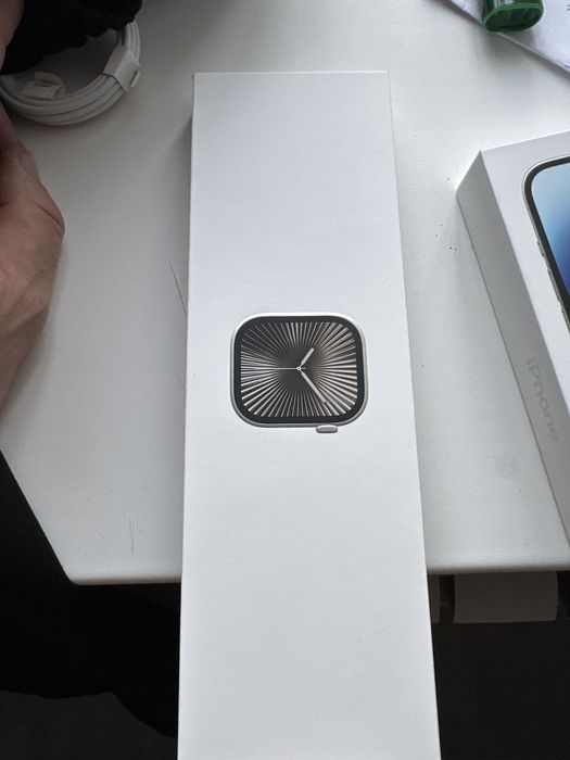 Продам часы appel  новые