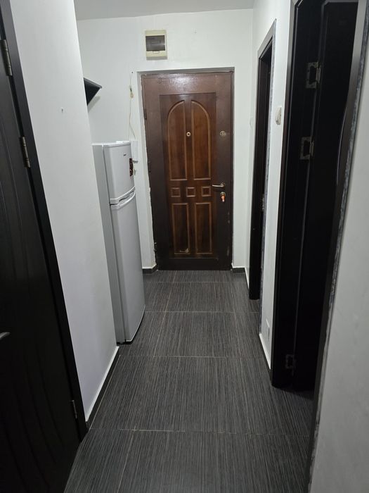 Închiriez garsonieră confort 1