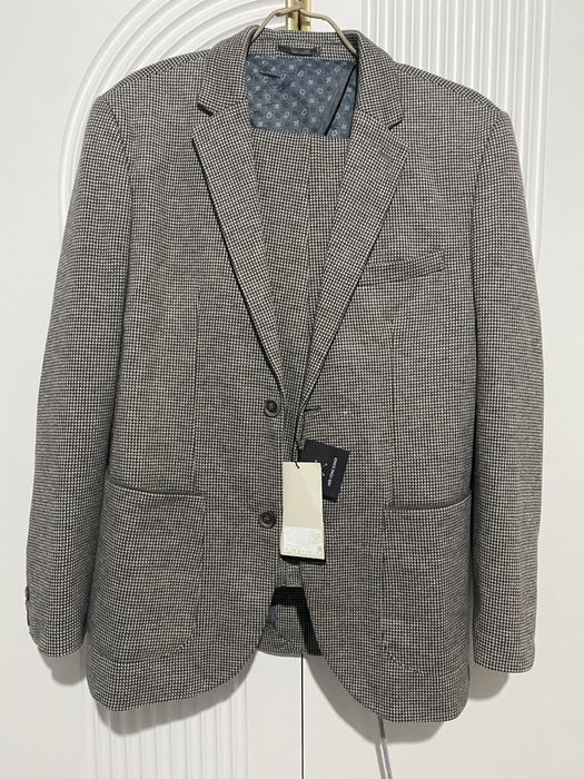 Срочно продам костюм мужской новый маломерки