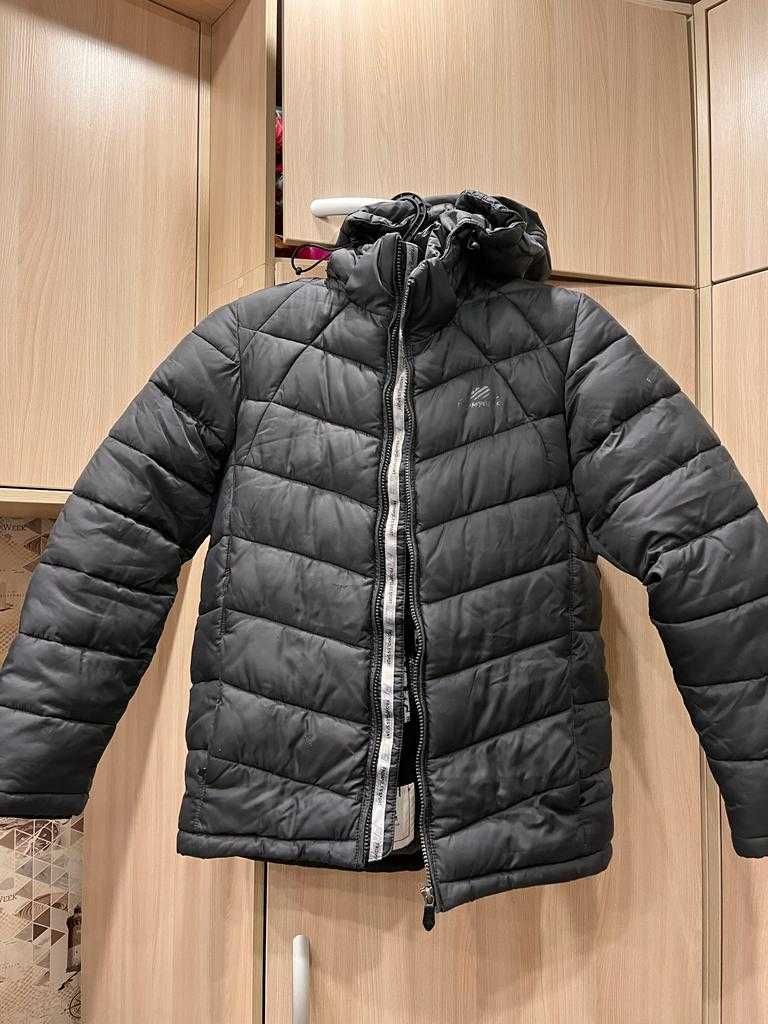Куртка мальчиковая зимняя с капюшоном 40-42 на 10-13 лет б/у
