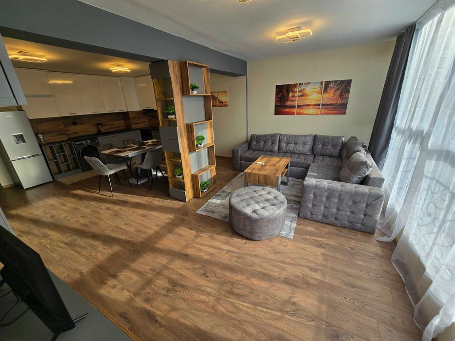 Собственик продава нов и обзаведен тристаен ново строителство