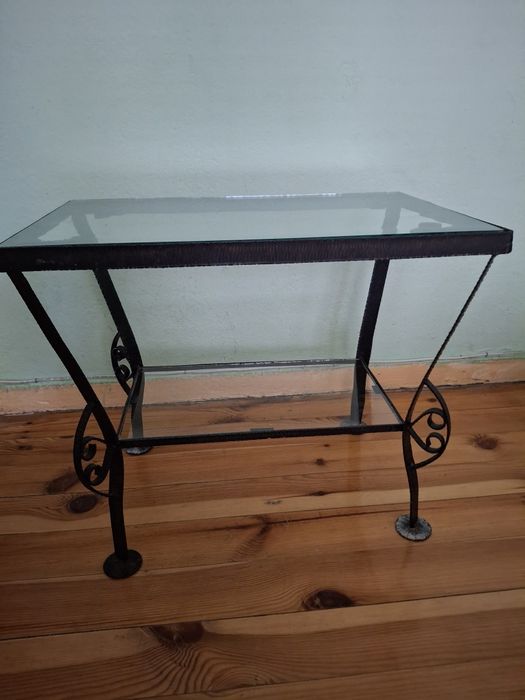 Масичка  от ковано желязо със стъклен плот