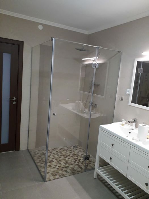 Inchideri terase din sticla securizata  cabine de dus balustrade balco