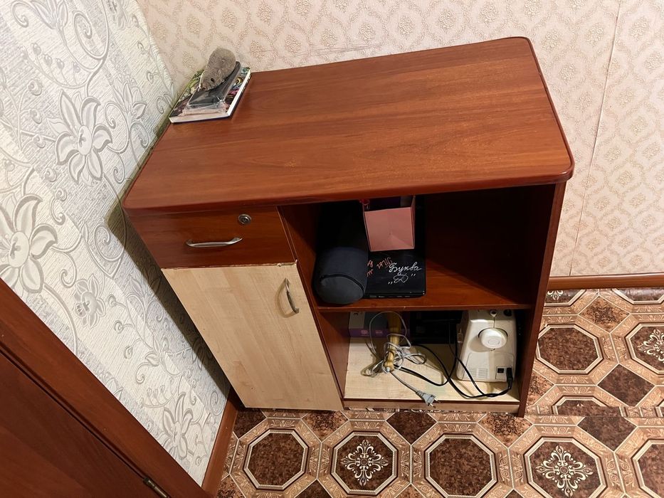 Продам столик в хорошем состояний