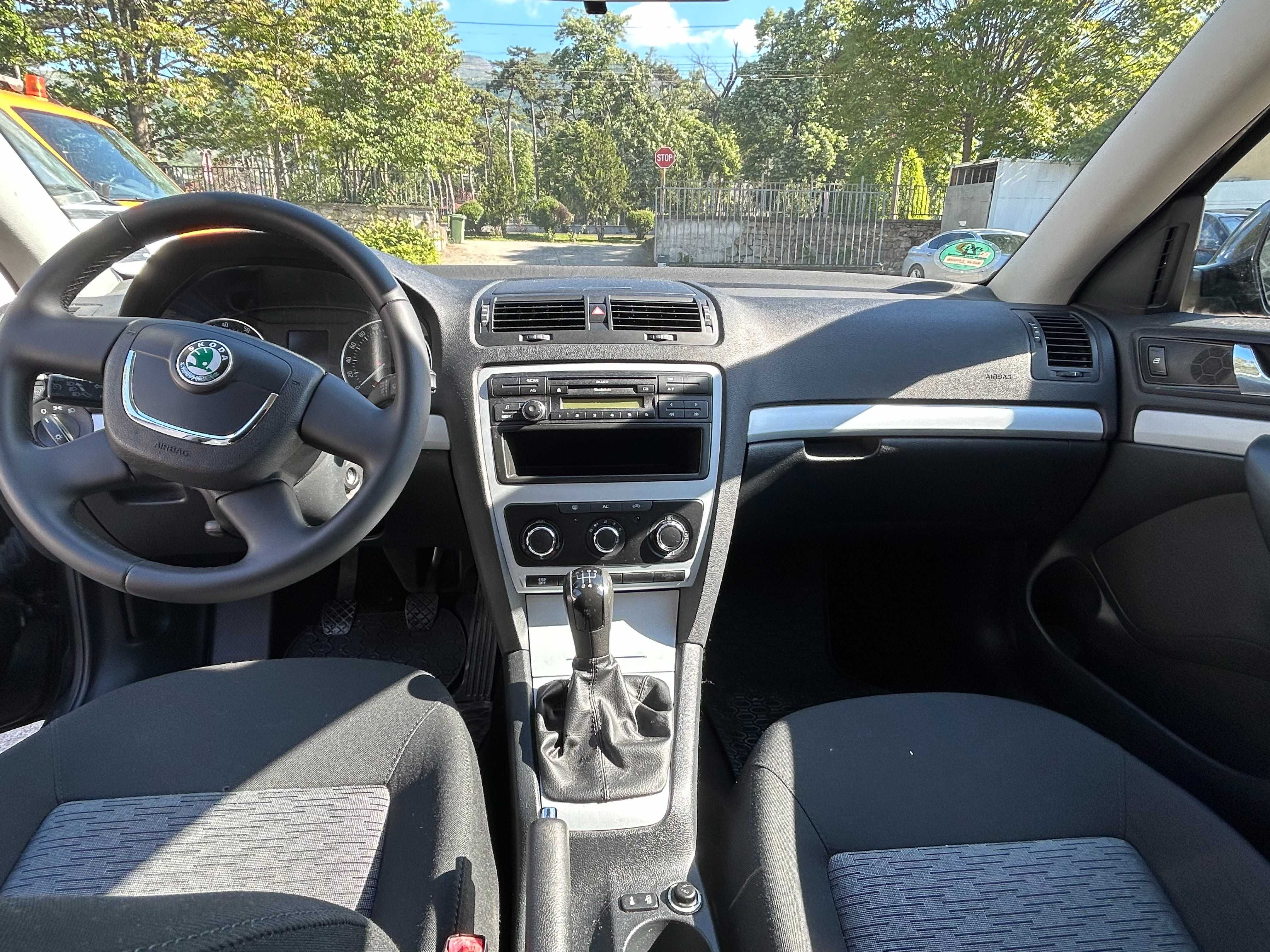 SKODA Octavia, 1.6 MPI, комби, черен металик