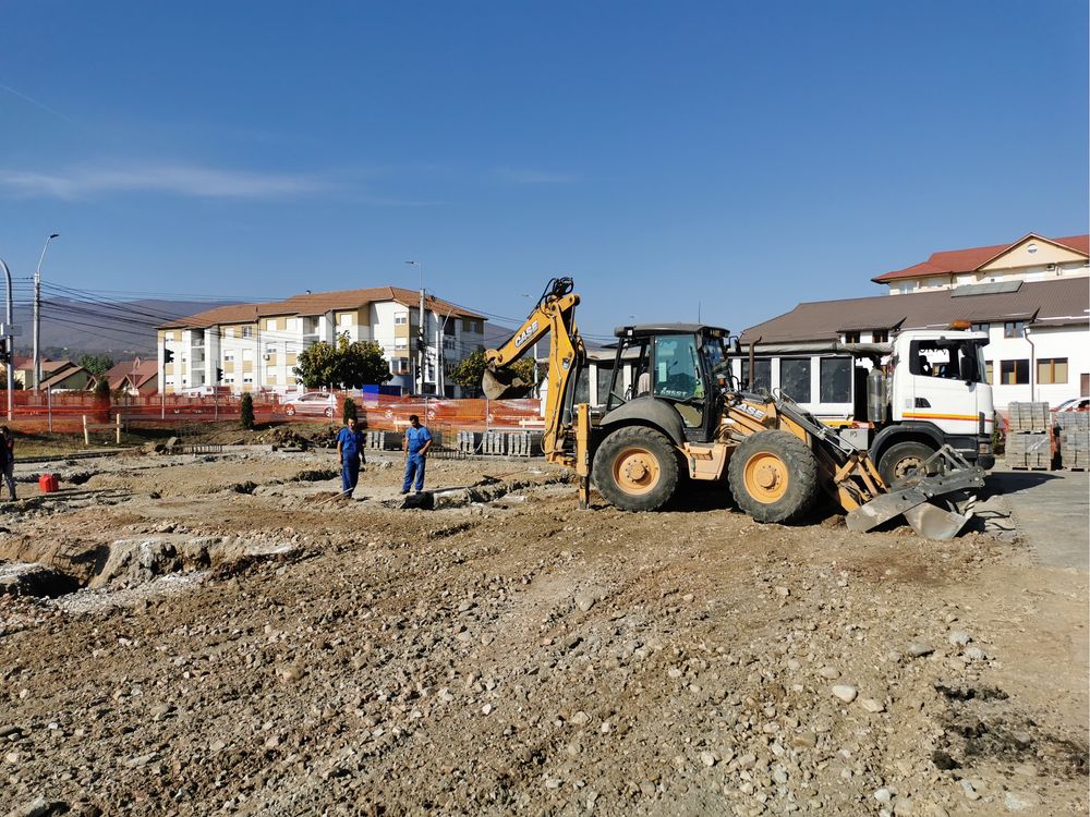Inchiriez Buldoexcavator ( 16 ani experienta)