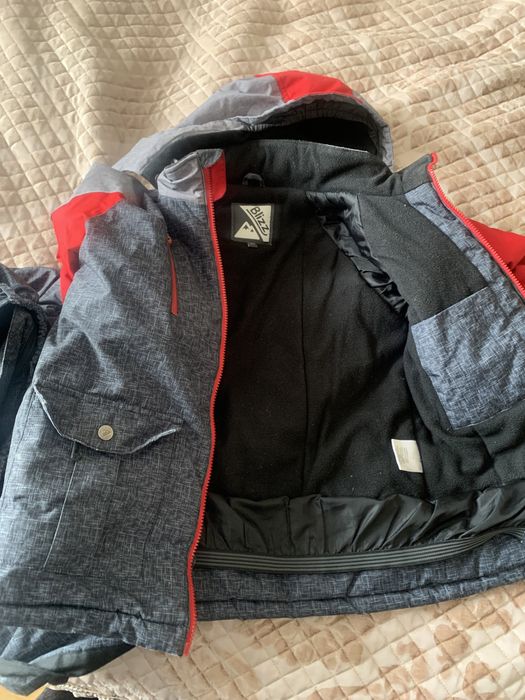 Продам куртку детскую