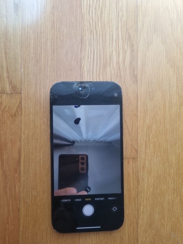 Spre vanzare Iphone 15 plus display si spate crapat.