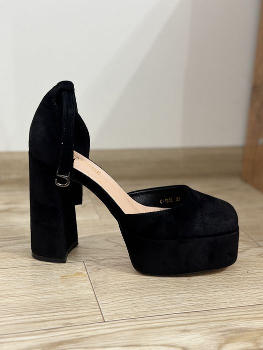 Туфли на высоком каблуке