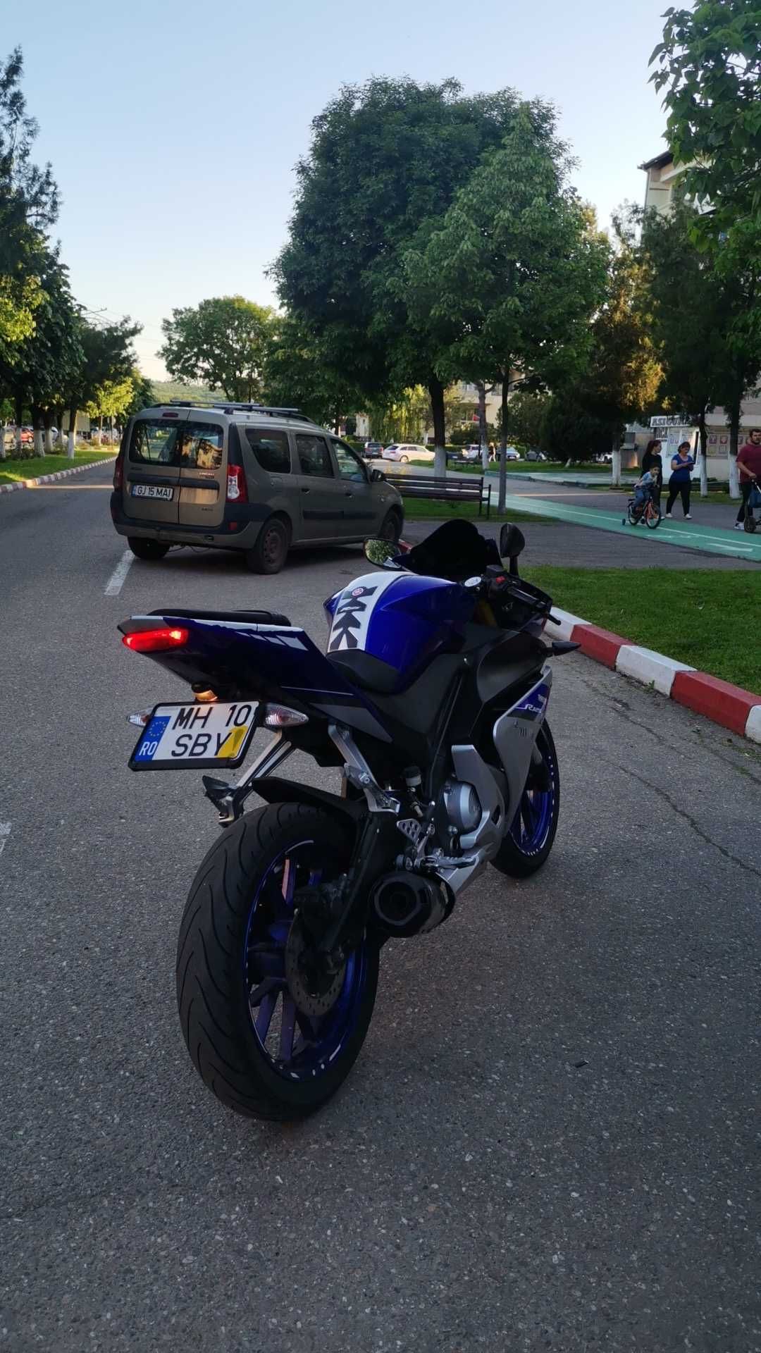 Vând yamaha yzf r125 2016