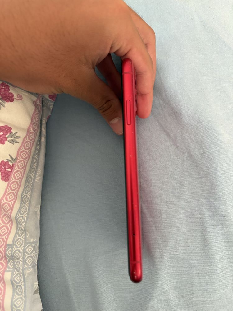 iPhone 11 в отлично състояние /100% battery health /64gb