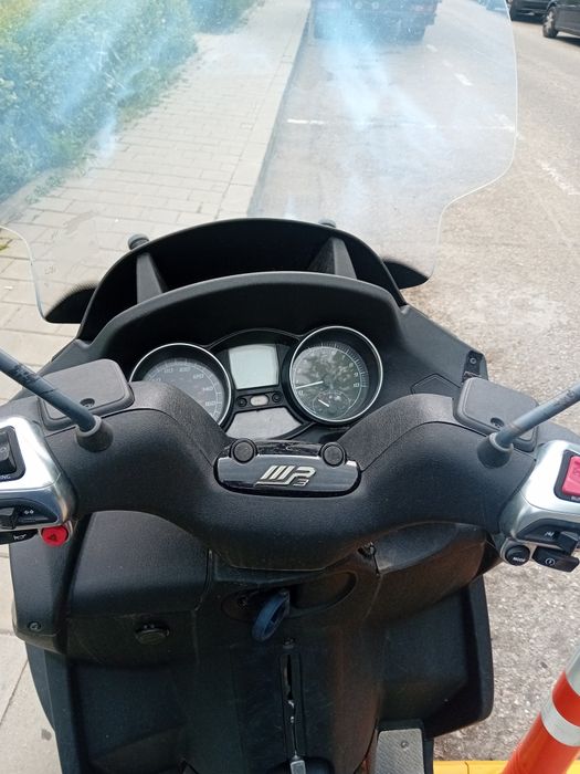 Vând Piaggio mp3 500  se conduce cu categoria b