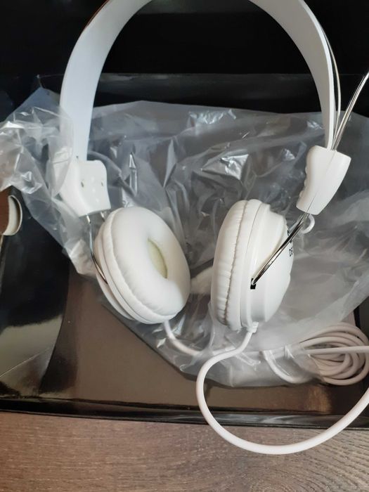 Нови Слушалки azzaro 30лв