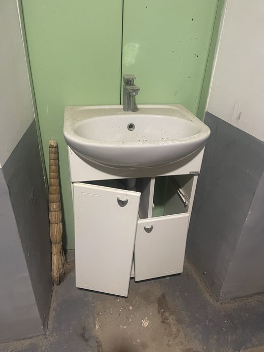 Раковина со шкафом, отдам даром
