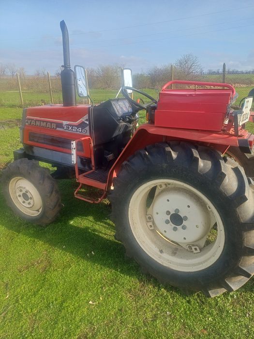 Продавам японски трактор