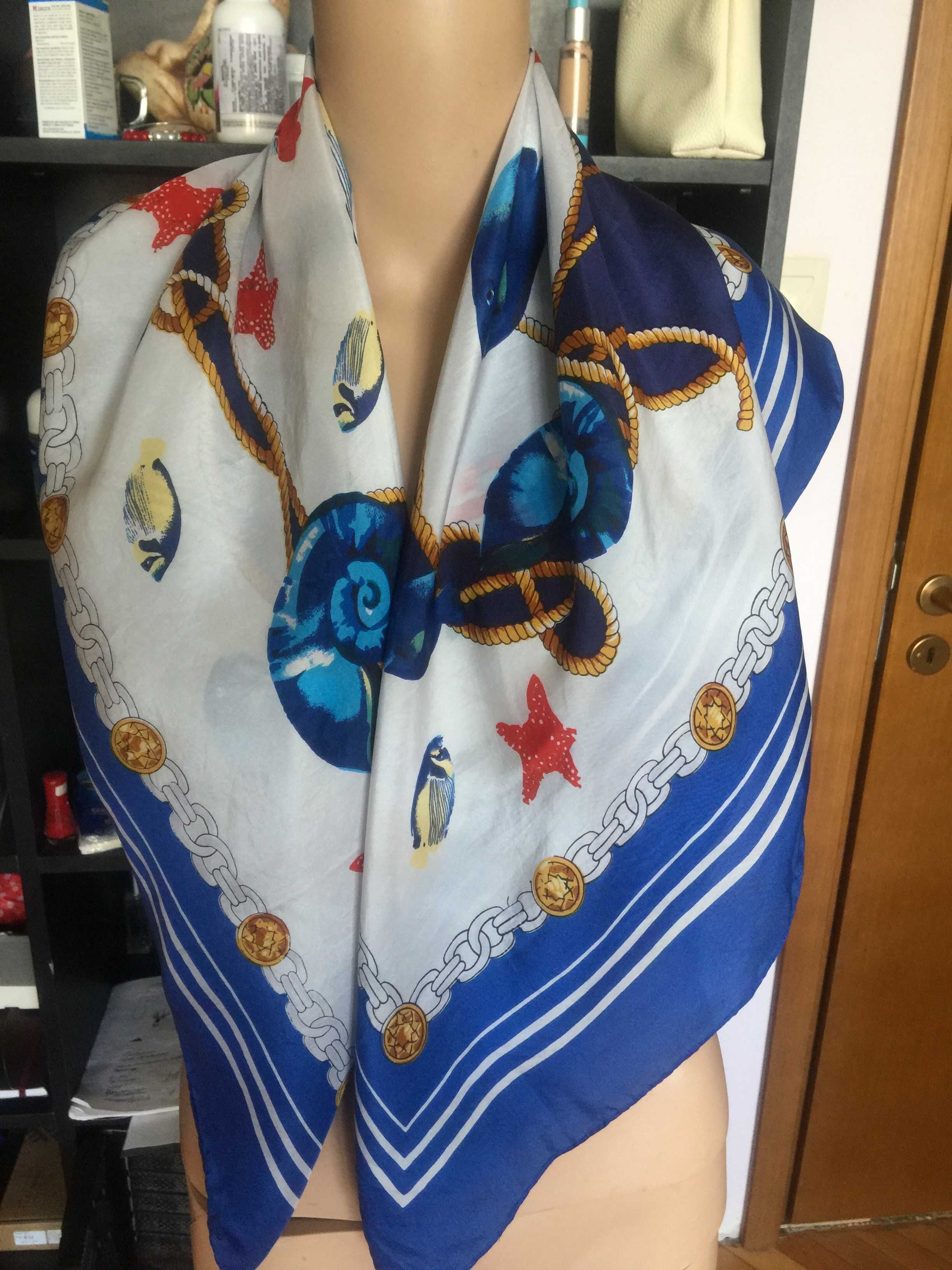 Копринен шал с морски десен