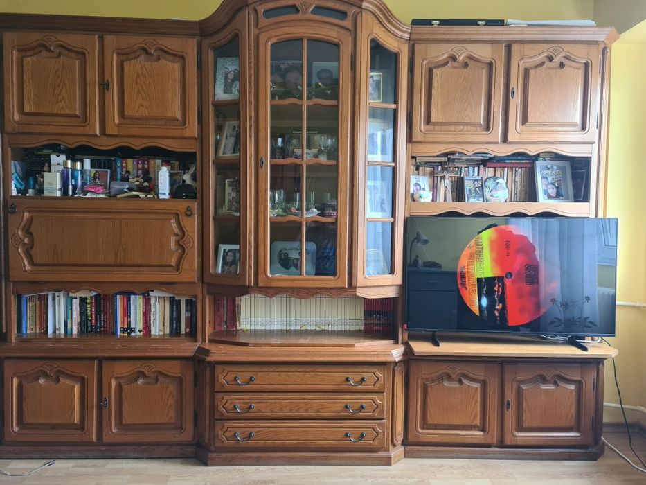 bibliotecă de  sufragerie