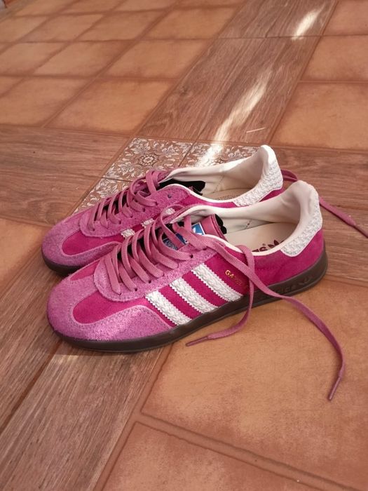 Продам кроссовки адидас Gazelle розовые