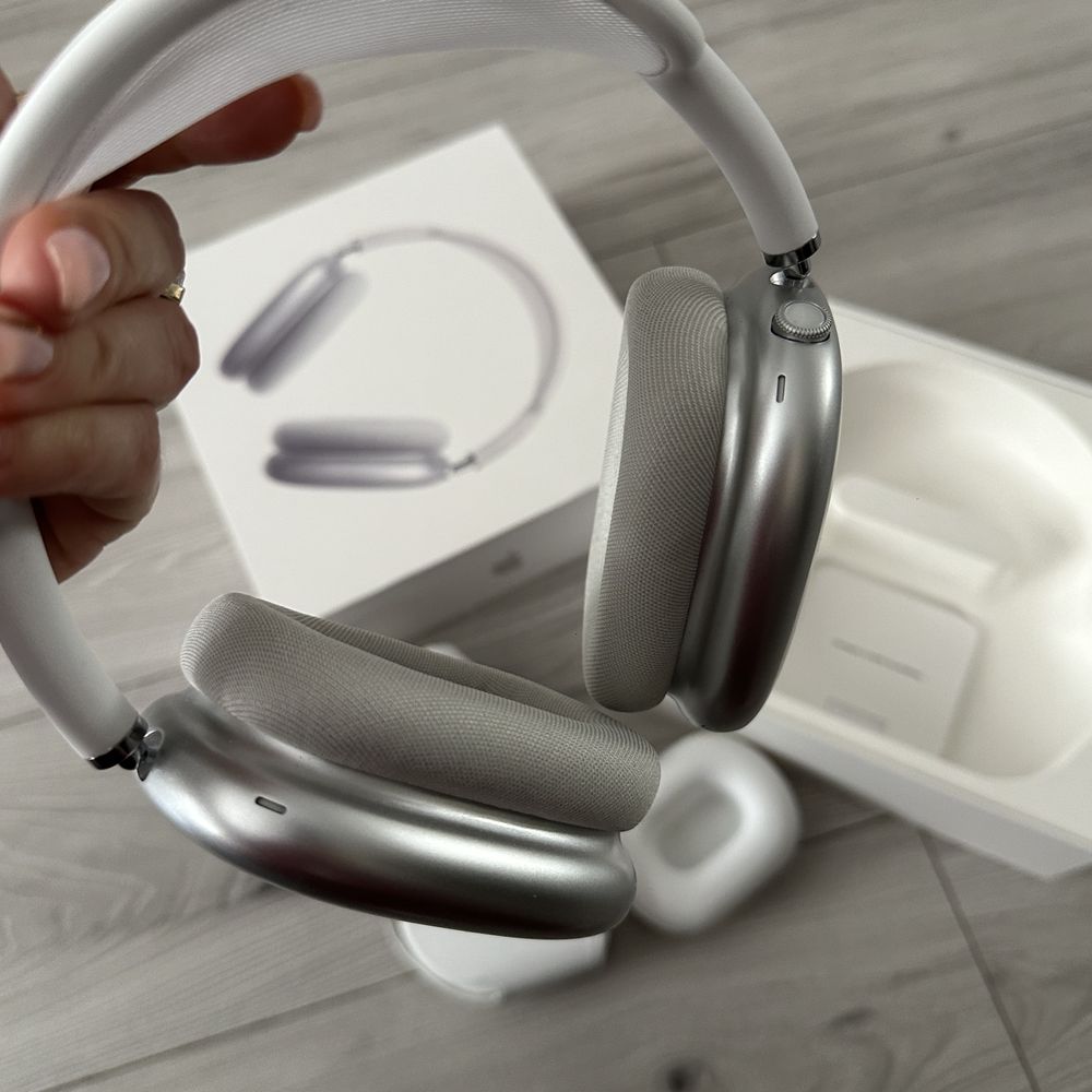 AirPods max silver noi