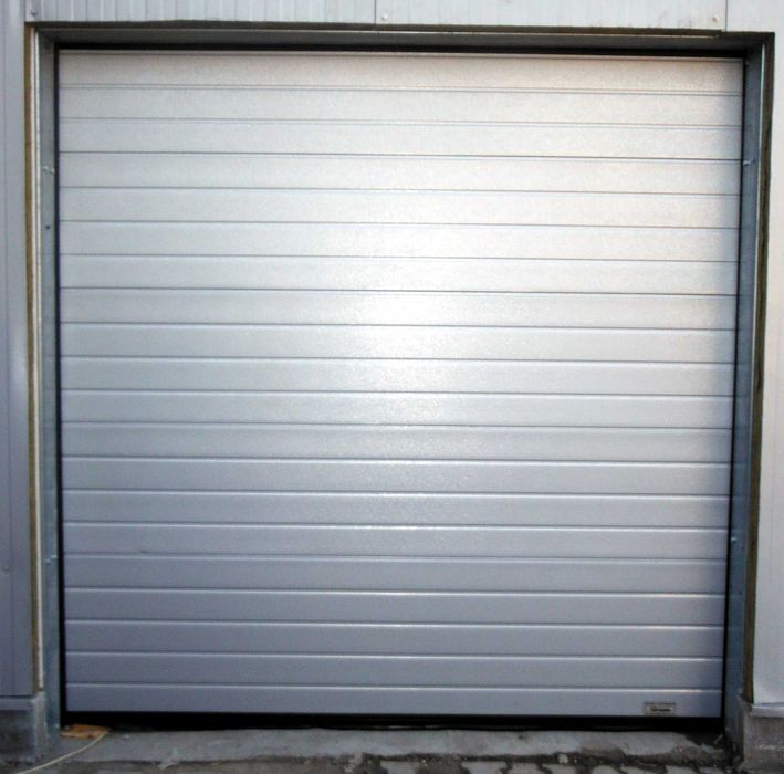 Usa sectionala izolata industriala 3500/3500 cu actionare lant