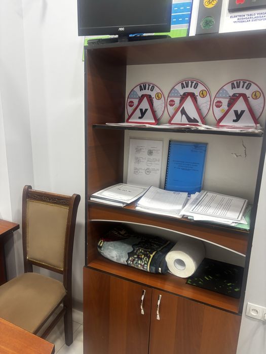 Стол рахбар ва шкаф книжний холати зўр сотилади