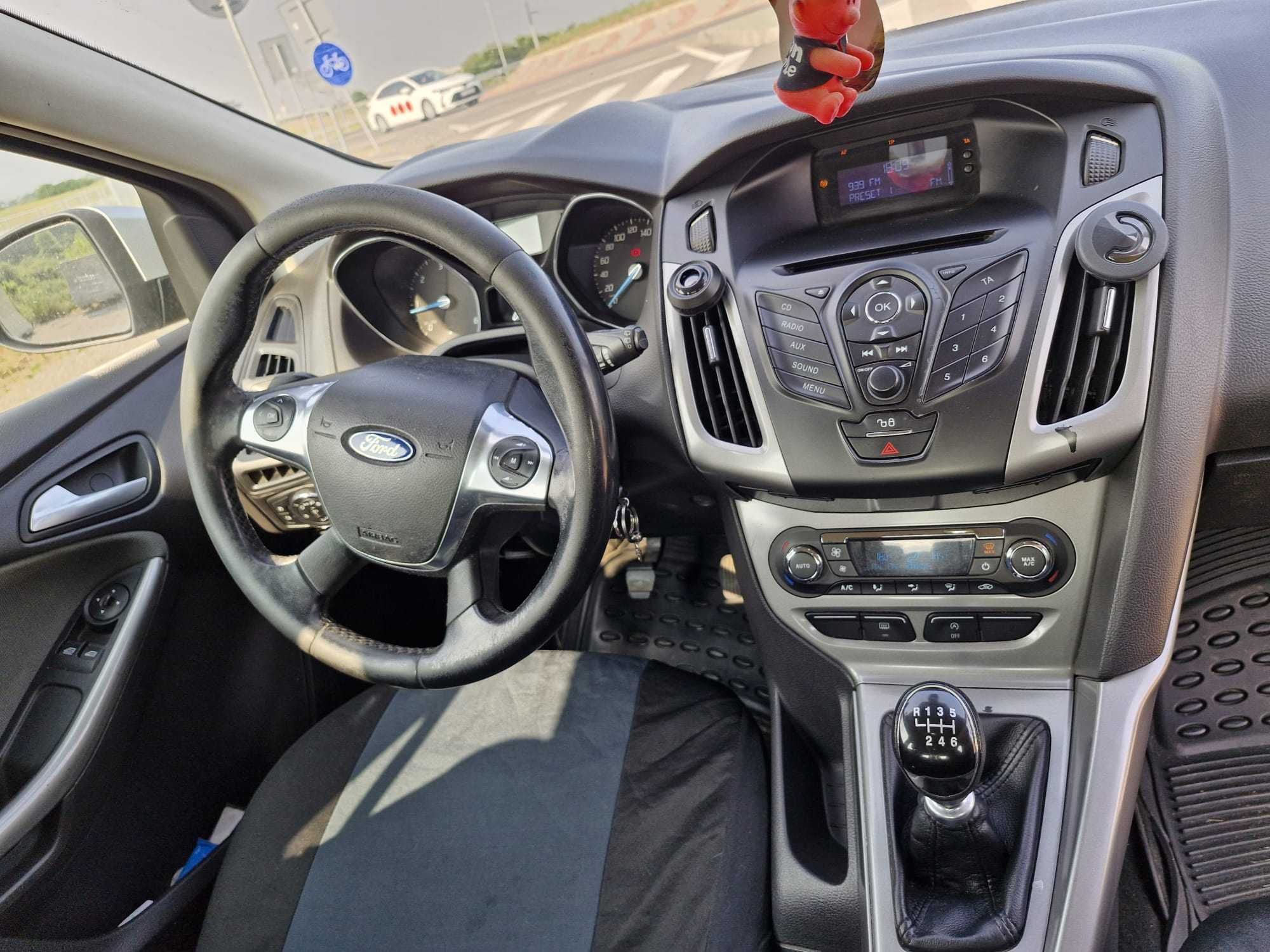 Vând Ford focus  2012