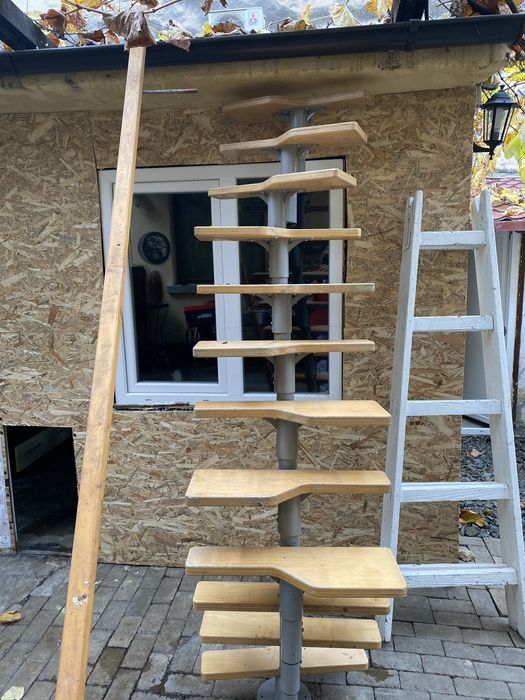 Vând scară interioară