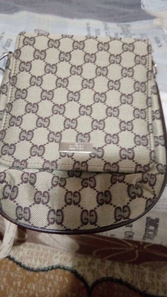 Чанта марка Gucci.
