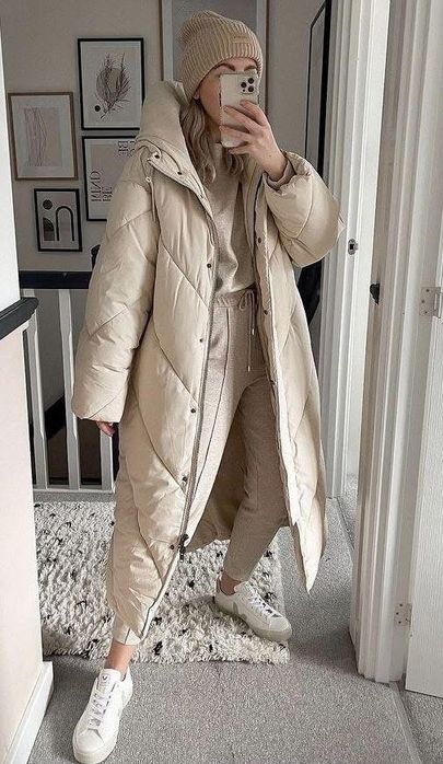 Дамско дълго бежаво яке