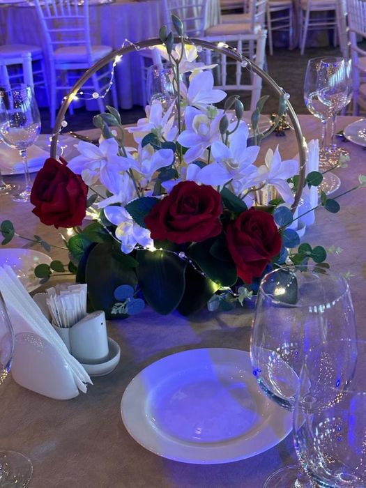 De vanzare -set 30 aranjamente florale artificiale pentru evenimente