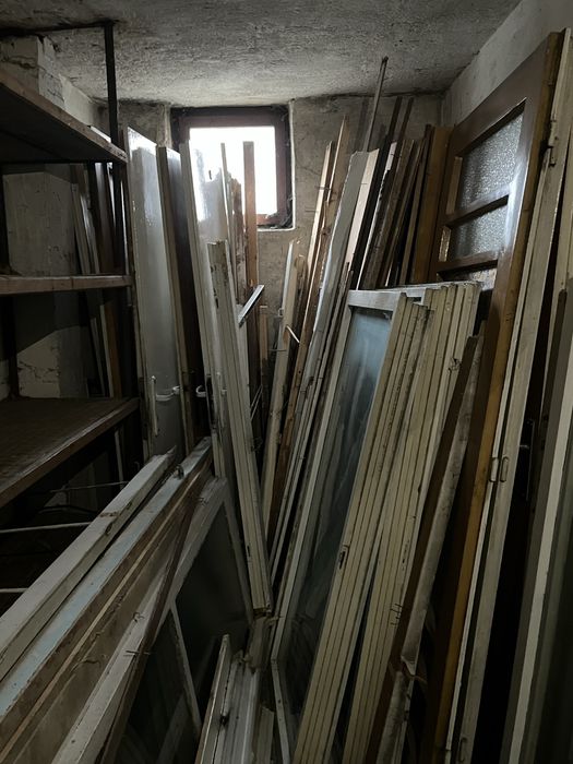 Дървен материал за подаряване (дограми, врати, ламинат)