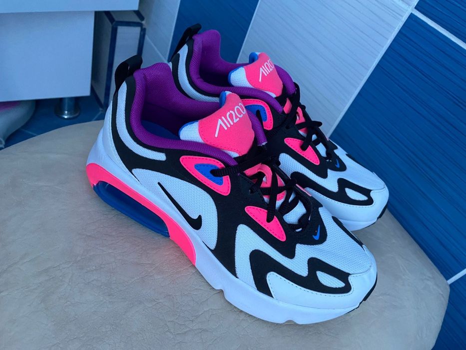 Adidași Nike Air 200