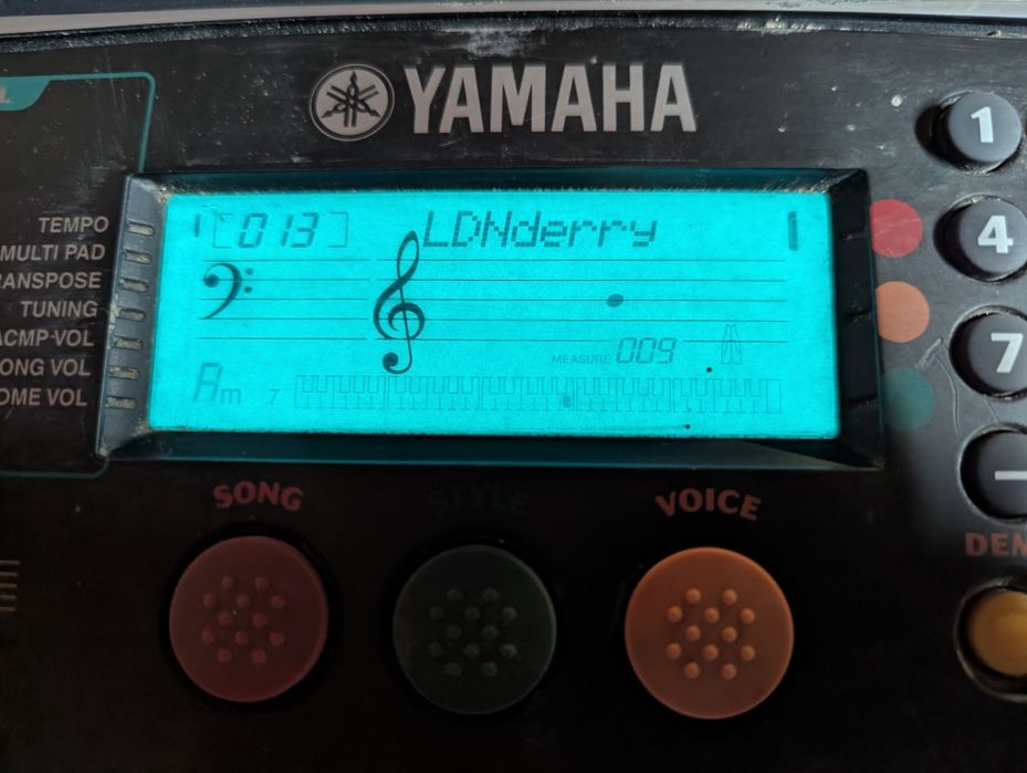 Ретро синтезатор Yamaha