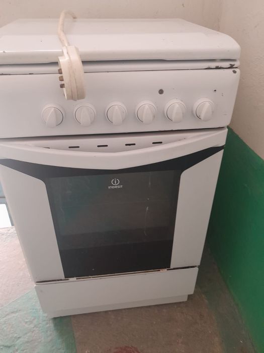 Продаётся электрическая плита Indesit