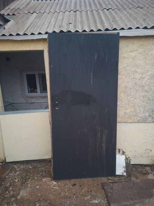 Продам железную дверь 50000