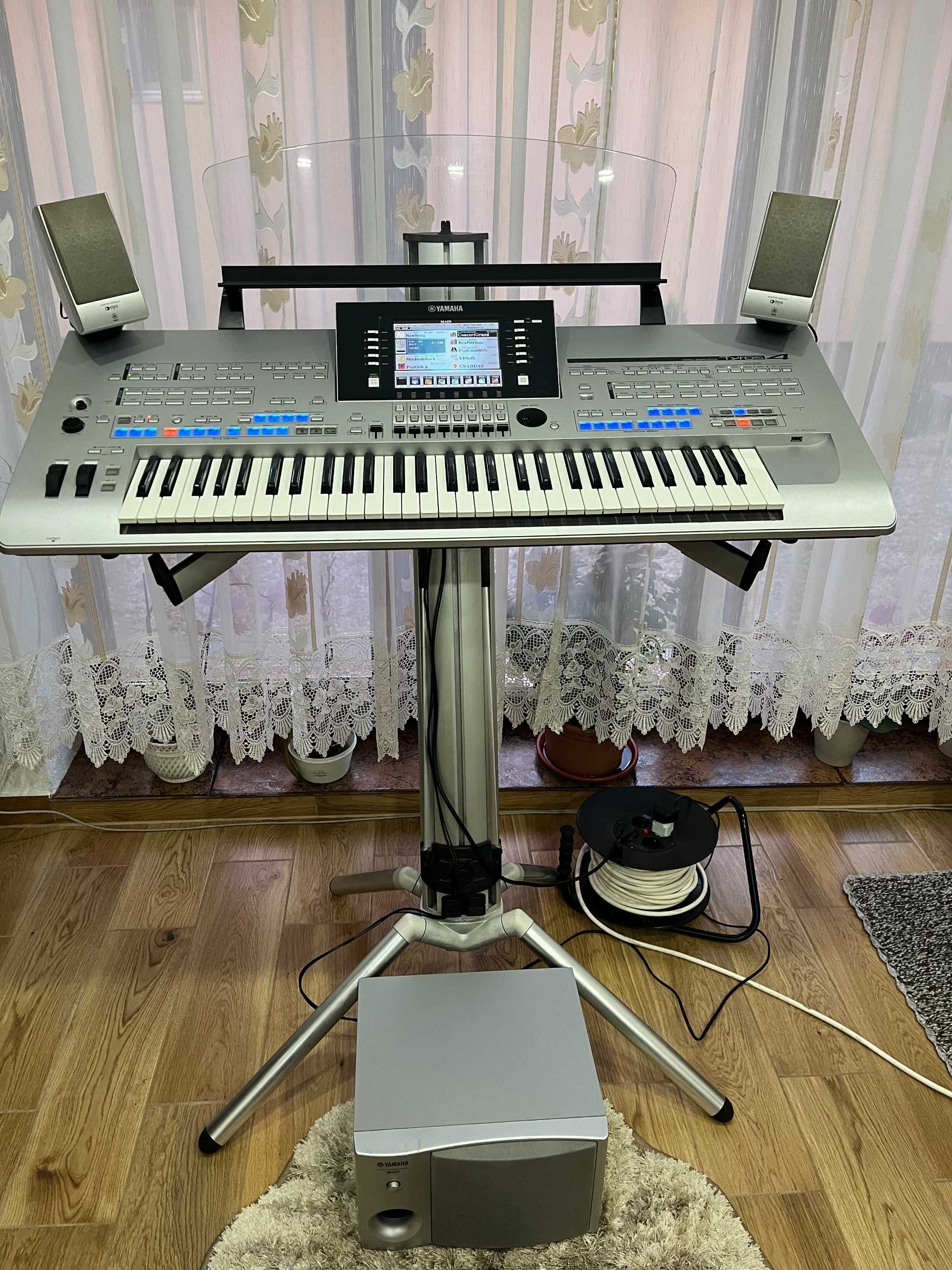 Yamaha Tyros 4 , cu TRS-M01