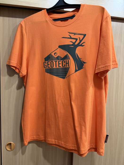 Продам мужские футболки