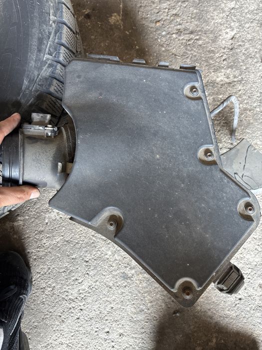 Carcasa filtru aer audi cod 8k0133837