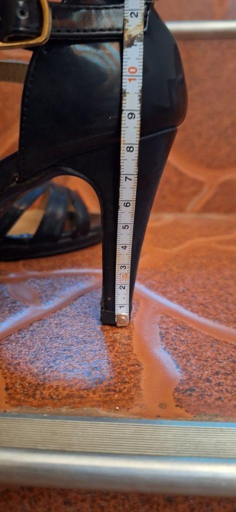 Vand sandale elegante
