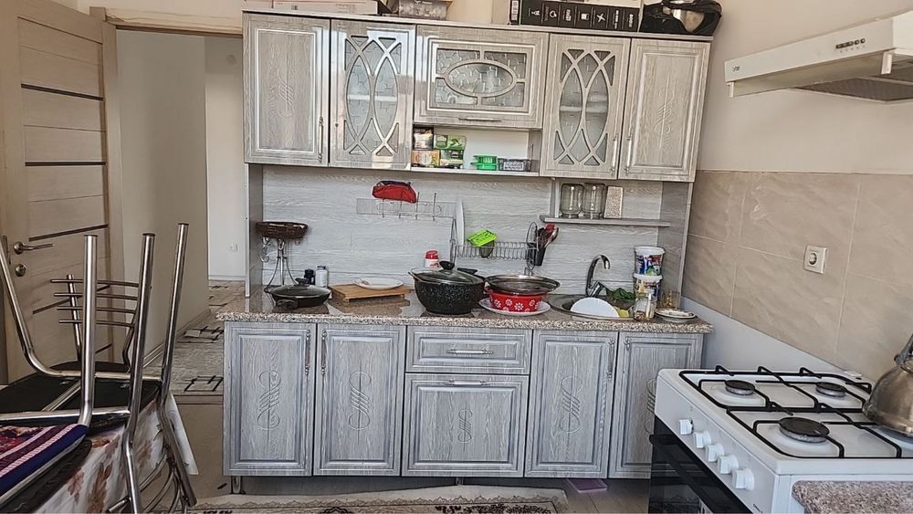 Kuxinniy shkaf, 2 ta karovat , 2 tyumba , tryumo , kamot