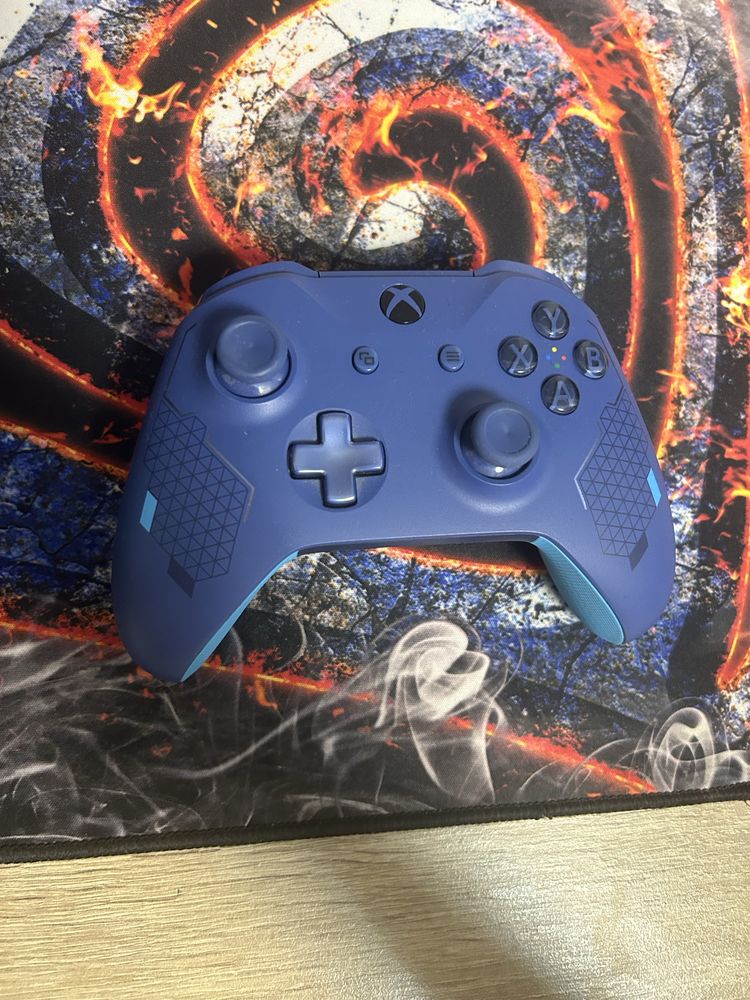 Vand Xbox one 2 controlare+14 jocuri