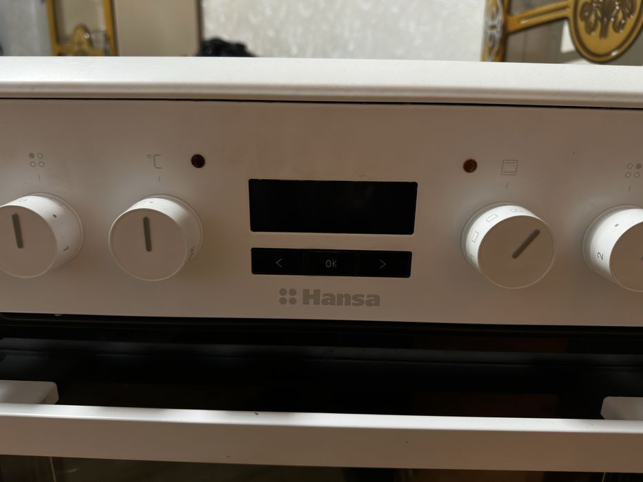 Продам электроплиту Hansa.