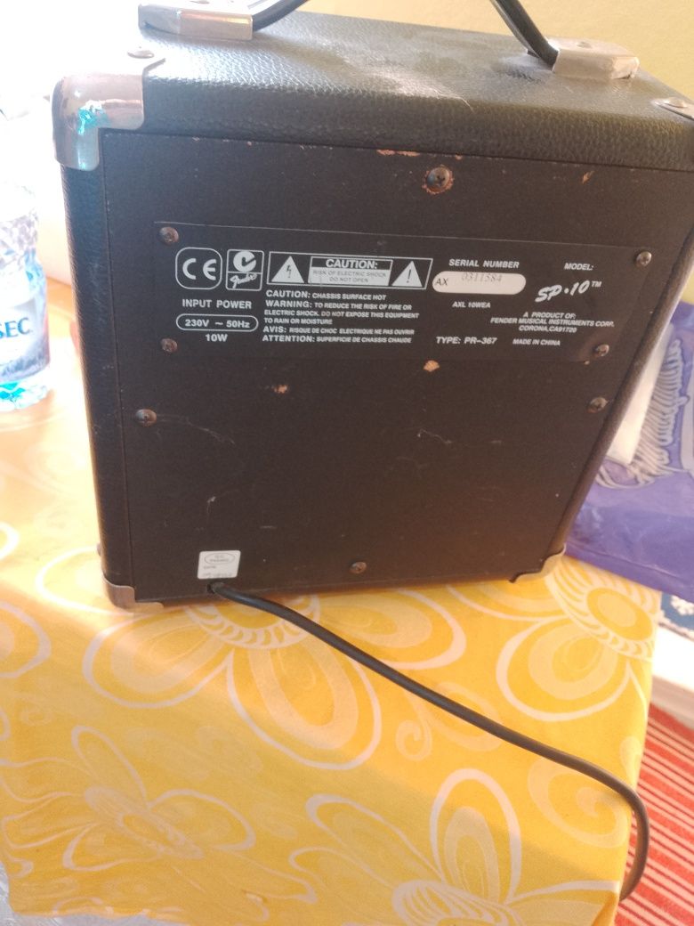 Vind amplificator chitara electrica perfect funcțional sau schimb c