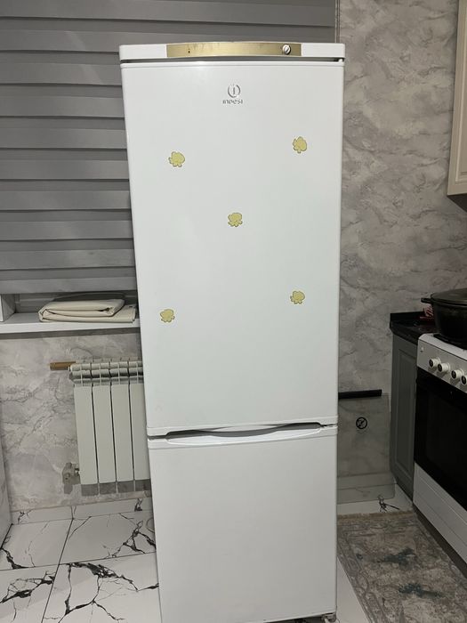 Холадильник продам цена договарная