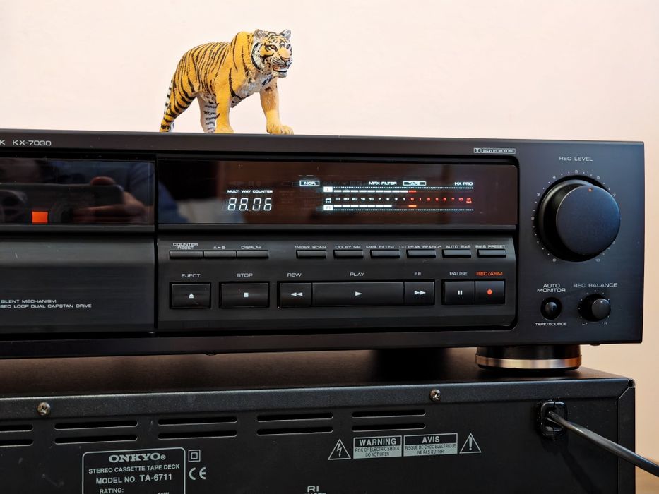 Kenwood KX-7030. Deck valoros, 3 head. Estetică de raft. Preț fix !