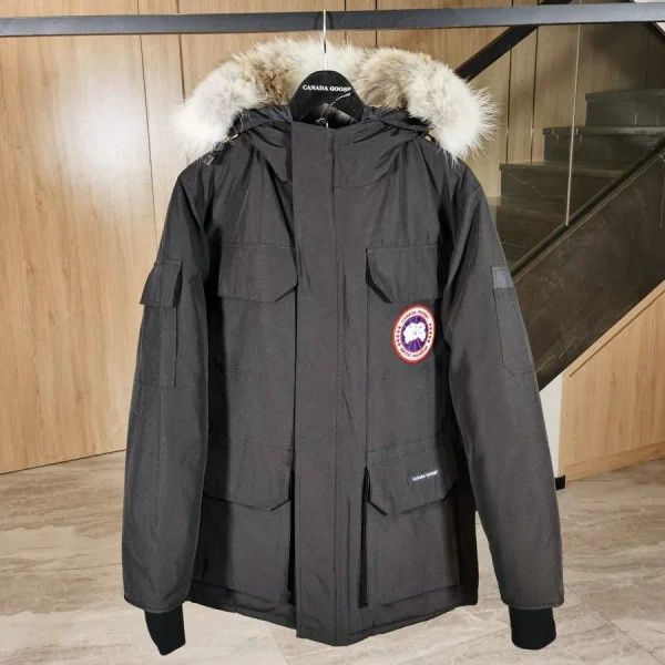 Нова пара Canada Goose