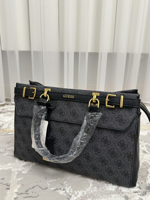 Сумка от “Guess”