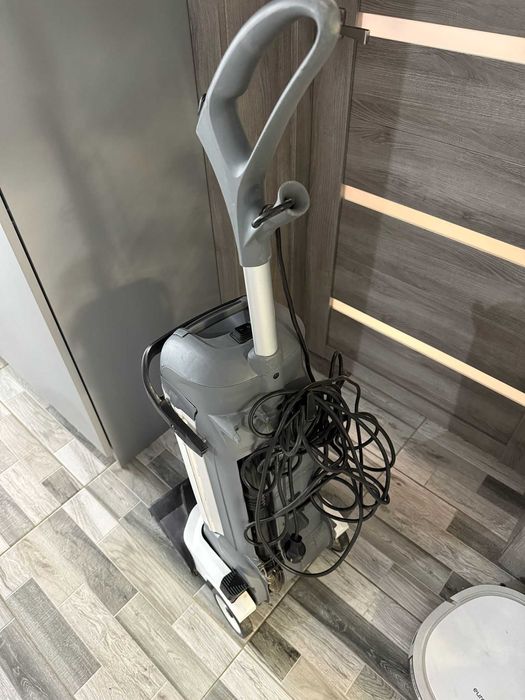 Aparat de curatat pardoseli cu suprafata mare KARCHER BR 4.300