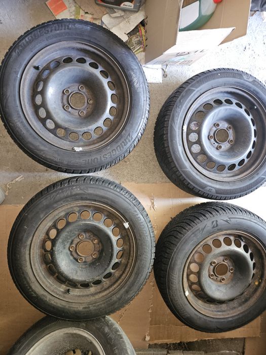 Зимни гуми с джанти Bridgestone dot 24. 3x205/60/16 и 1x205/55/16